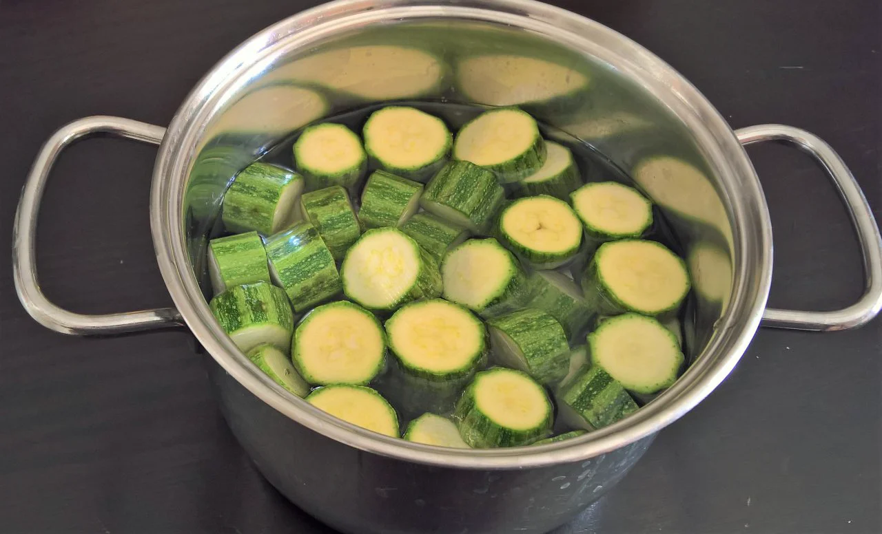 spaghetti quadrati al pesto di zucchine